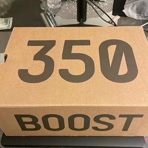 Brand new Yeezy boost 350 V2 Reflective Beluga